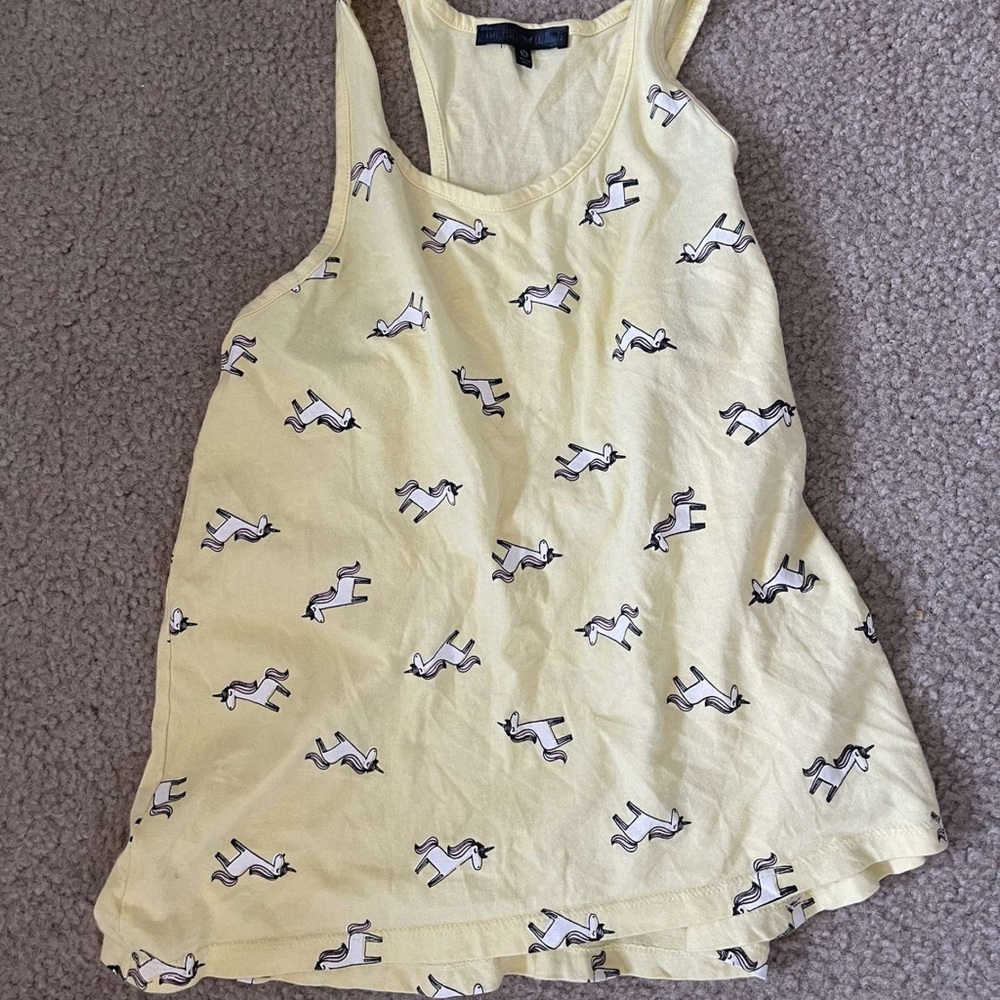 It’s medium and has unicorns on it